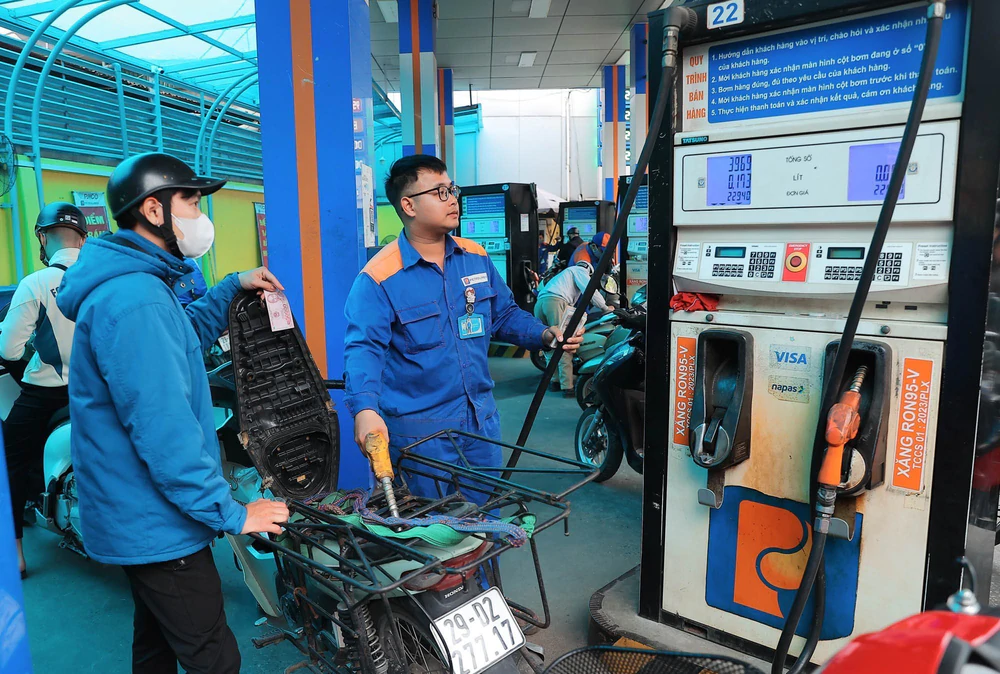 Giá xăng dầu được điều chỉnh từ 15 giờ ngày 3/9 - Ảnh 1. Giá xăng dầu được điều chỉnh từ 15 giờ ngày 3/9 - Ảnh 1.