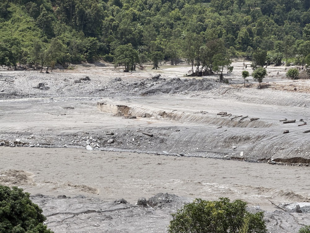 Lũ quét tại Nepal và Trung Quốc: 1.252 người thiệt mạng, 4.875 người mất tích - Ảnh 1. Lũ quét tại Nepal và Trung Quốc: 1.252 người thiệt mạng, 4.875 người mất tích - Ảnh 1.