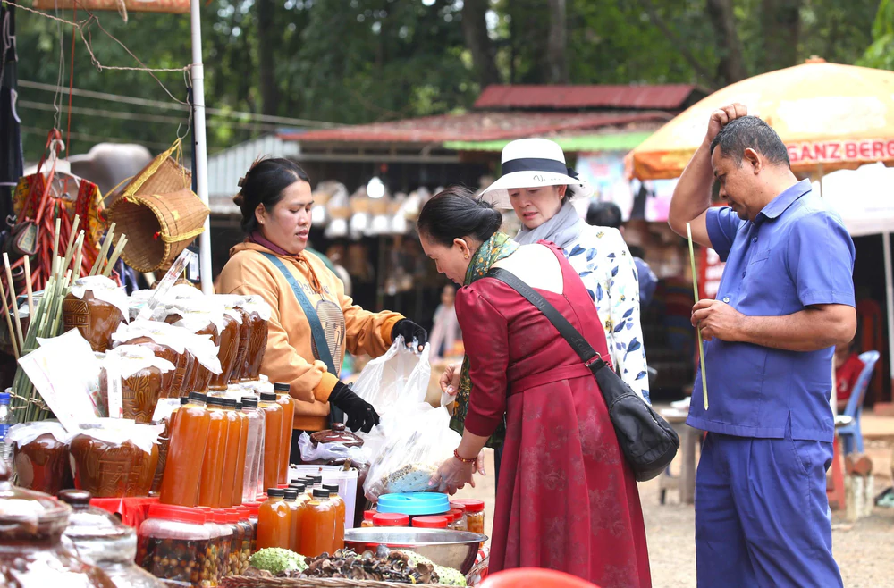 Campuchia khuyến cáo du khách, sẵn sàng hỗ trợ 24/24 - Ảnh 2.