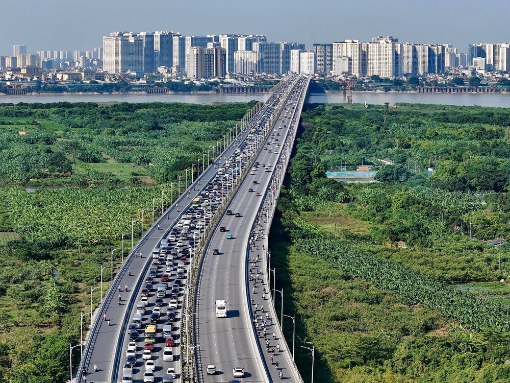 Ùn tắc nghiêm trọng từ Vành đai 2 qua cầu Vĩnh Tuy trong ngày đầu đi làm sau kỳ nghỉ lễ - Ảnh 4.