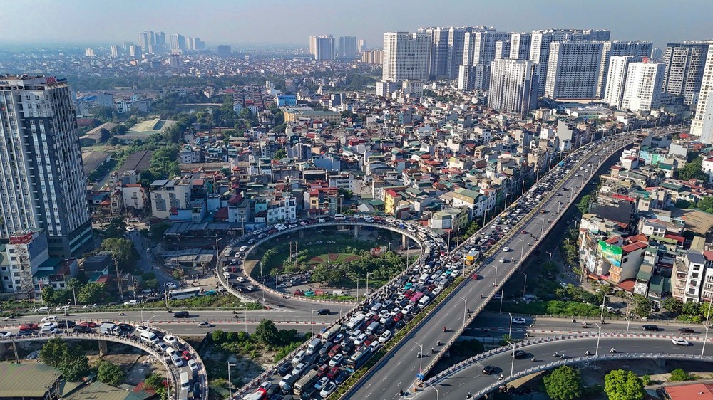 Ùn tắc nghiêm trọng từ Vành đai 2 qua cầu Vĩnh Tuy trong ngày đầu đi làm sau kỳ nghỉ lễ - Ảnh 7.
