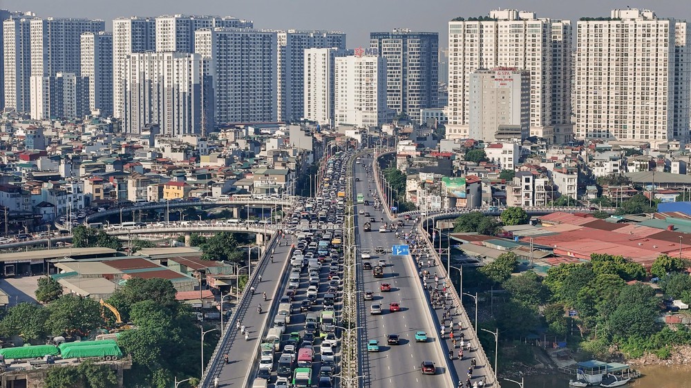 Ùn tắc nghiêm trọng từ Vành đai 2 qua cầu Vĩnh Tuy trong ngày đầu đi làm sau kỳ nghỉ lễ - Ảnh 8.