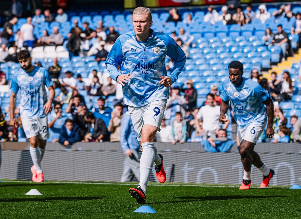 Man City bị Premier League kết luận thổi phồng doanh thu hơn 1 tỷ USD, nguy cơ bị trục xuất khỏi giải - Ảnh 1.