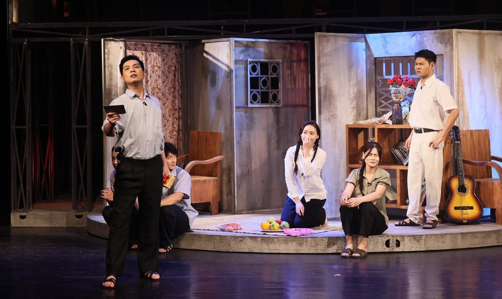 Giải thưởng Bùi Xuân Phái - Vì tình yêu Hà Nội lần 19 - 2026 - NSƯT Sĩ Tiến - Đạo diễn "Quân khu Nam Đồng": "Hà Nội là nơi chúng ta đã sống cùng nhau!" - Ảnh 3. Giải thưởng Bùi Xuân Phái - Vì tình yêu Hà Nội lần 19 - 2026 - NSƯT Sĩ Tiến - Đạo diễn "Quân khu Nam Đồng": "Hà Nội là nơi chúng ta đã sống cùng nhau!" - Ảnh 3.