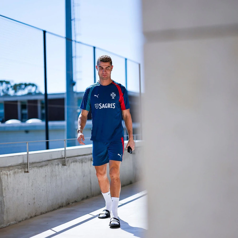 Ronaldo đối mặt án phạt nặng sau khi tự ý rời đội tuyển Bồ Đào Nha - Ảnh 1. Ronaldo đối mặt án phạt nặng sau khi tự ý rời đội tuyển Bồ Đào Nha - Ảnh 1.