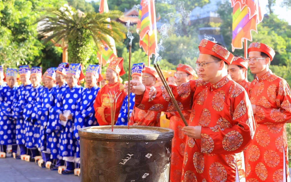 Tưởng niệm 726 năm Ngày mất Hưng Đạo Đại Vương Trần Quốc Tuấn - Ảnh 1.