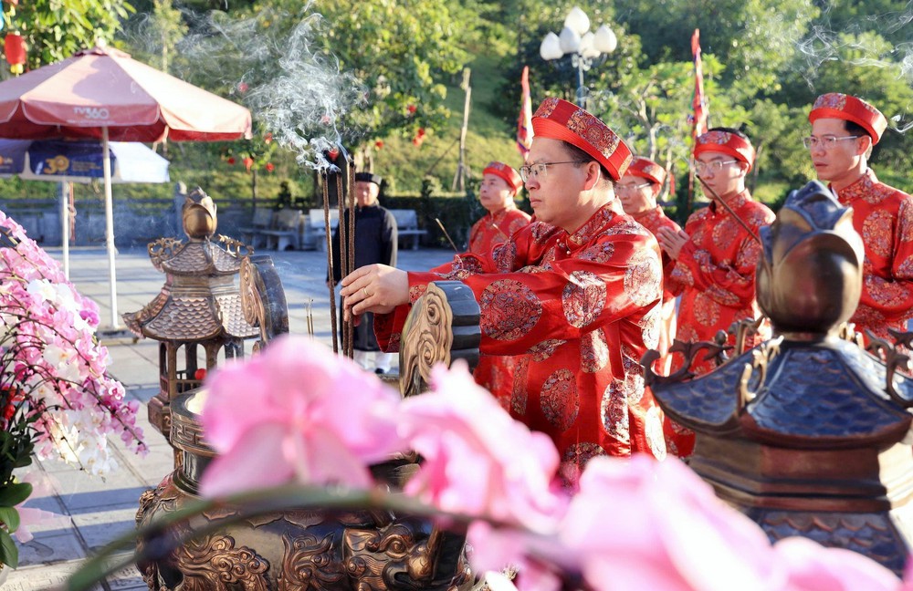 Tưởng niệm 726 năm Ngày mất Hưng Đạo Đại Vương Trần Quốc Tuấn - Ảnh 2.