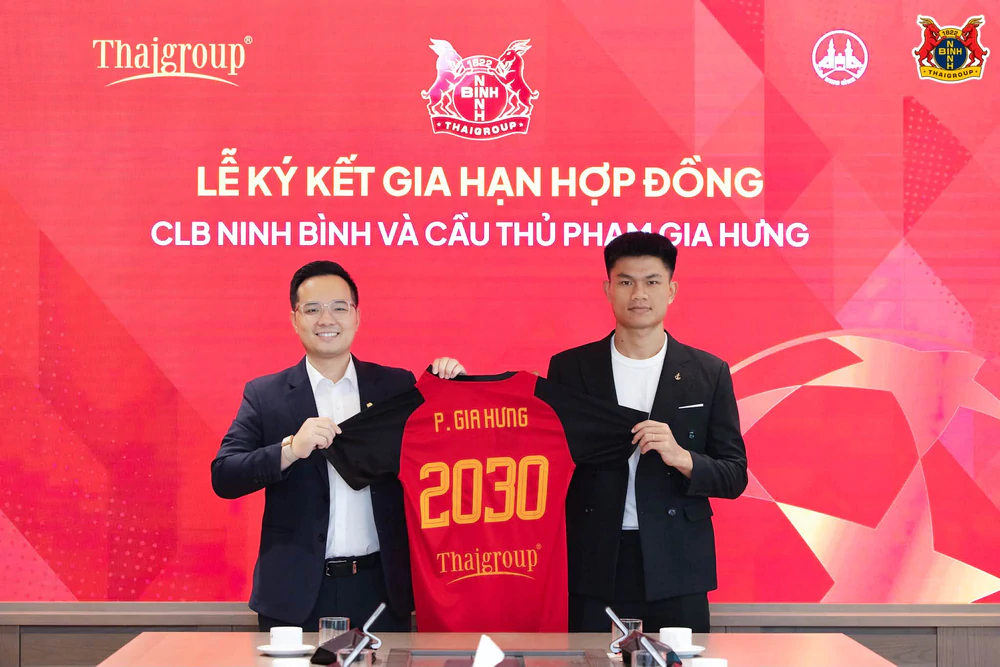 CLB Ninh Bình giữ chân tuyển thủ Gia Hưng đến năm 2030 - Ảnh 1. CLB Ninh Bình giữ chân tuyển thủ Gia Hưng đến năm 2030 - Ảnh 1.