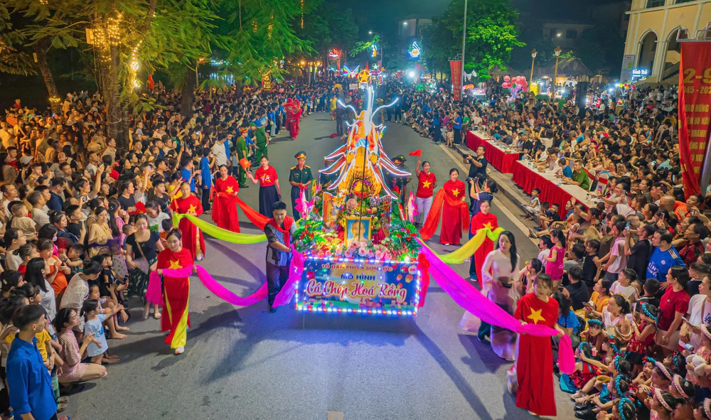 25 tổ dân phố Sơn Tây cùng thắp sáng mùa Trung thu xứ Đoài 2026 - Ảnh 1. 25 tổ dân phố Sơn Tây cùng thắp sáng mùa Trung thu xứ Đoài 2026 - Ảnh 1.