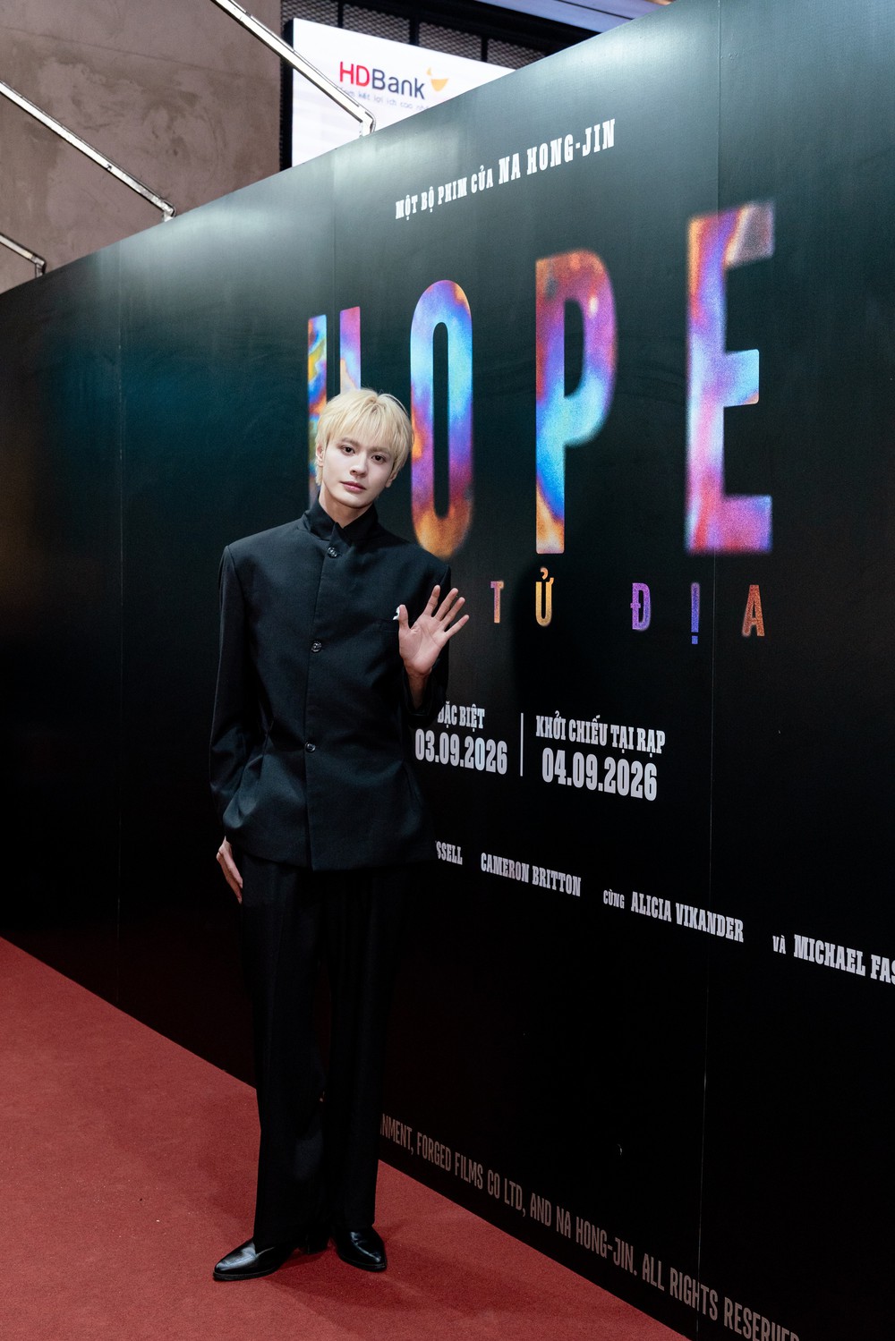 DILLAN, Bùi Duy Ngọc đọ visual cùng “Đệ nhất mỹ nam Hàn Quốc” tại thảm đỏ ra mắt phim "Hope Vùng tử địa" - Ảnh 3.