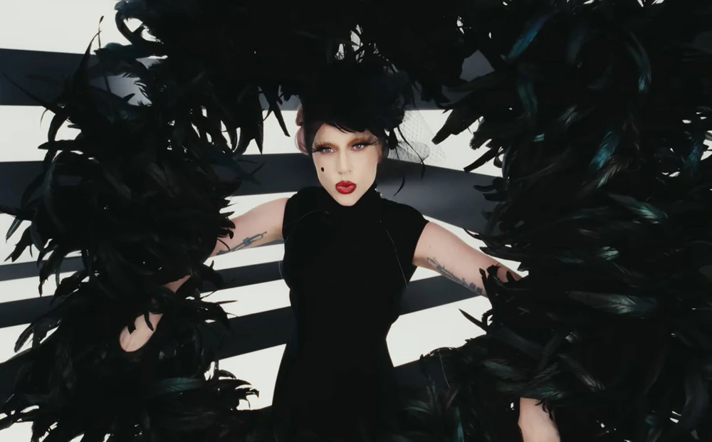 "Tủ đồ" The Devil Wears Prada 2 lên sàn đấu giá: Khi thời trang bước ra khỏi màn ảnh để làm việc thiện - Ảnh 5. "Tủ đồ" The Devil Wears Prada 2 lên sàn đấu giá: Khi thời trang bước ra khỏi màn ảnh để làm việc thiện - Ảnh 5.