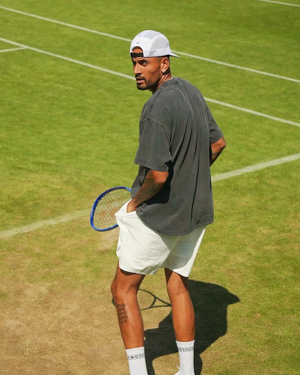 Nick Kyrgios nhận án cấm thi đấu một tháng. Ảnh: FBNV Nick Kyrgios nhận án cấm thi đấu một tháng. Ảnh: FBNV