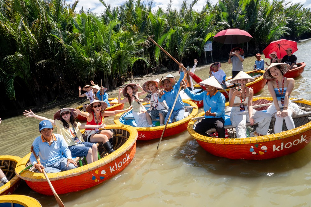 Việt Nam tăng trưởng du lịch kỷ lục, nhiều điểm đến mới nổi hút khách - Ảnh 1.