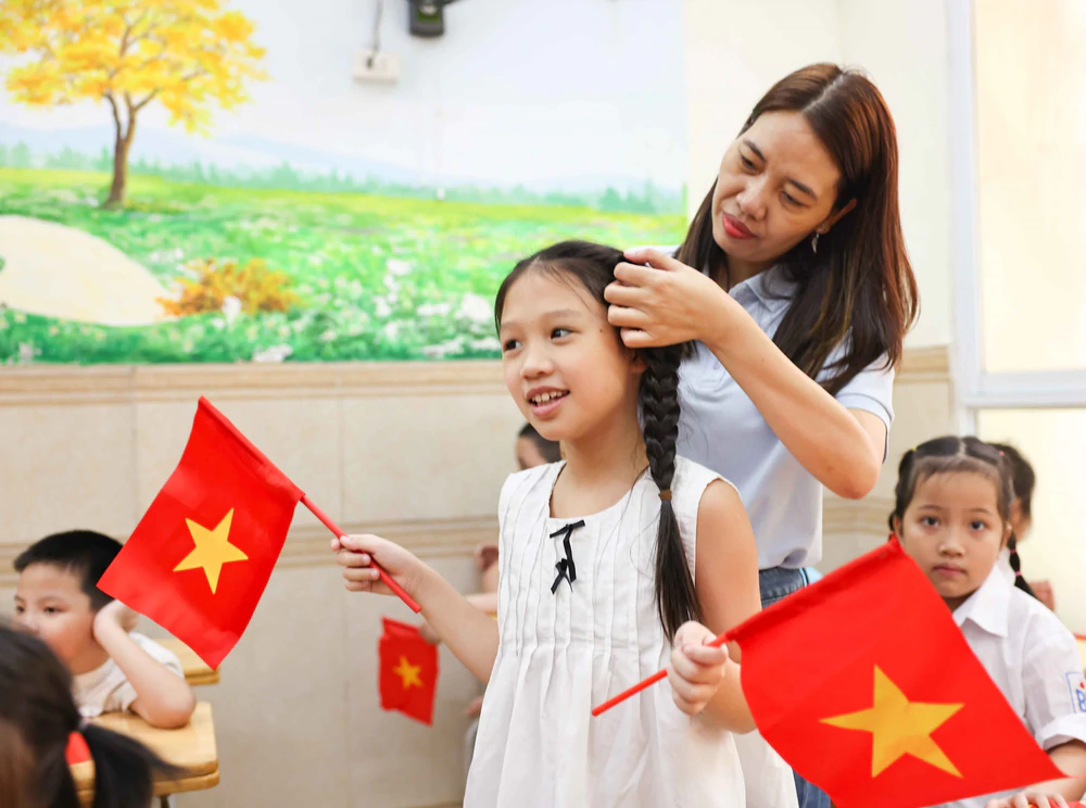 Cắt giảm các cuộc thi, hồ sơ, sổ sách, hội họp không cần thiết trong trường học - Ảnh 1.