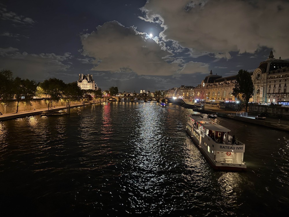 Khám phá Paris về đêm bên dòng Seine - Ảnh 2.