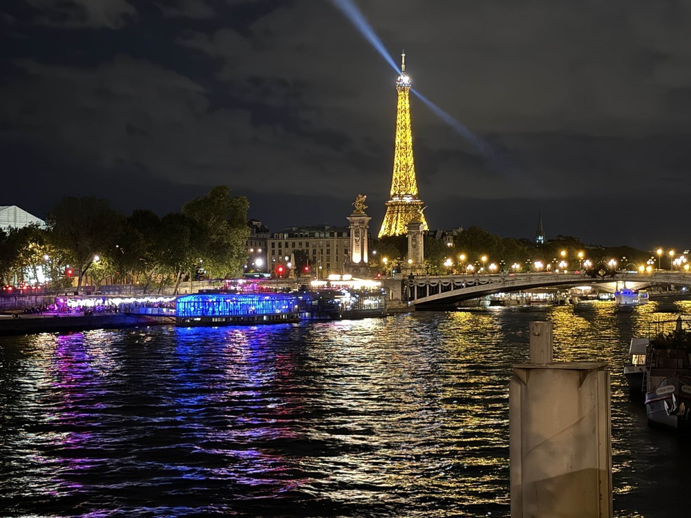 Khám phá Paris về đêm bên dòng Seine - Ảnh 3.