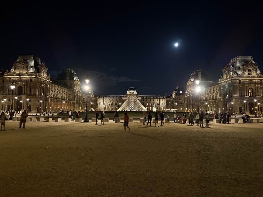 Khám phá Paris về đêm bên dòng Seine - Ảnh 4.