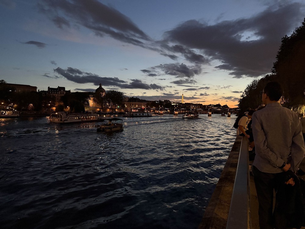 Khám phá Paris về đêm bên dòng Seine - Ảnh 9.