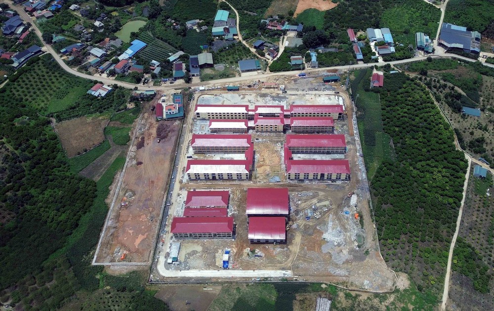 Những ngôi trường liên cấp mới gieo mầm tri thức nơi biên giới - Ảnh 9.