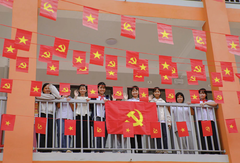 Những ngôi trường liên cấp mới gieo mầm tri thức nơi biên giới - Ảnh 2.