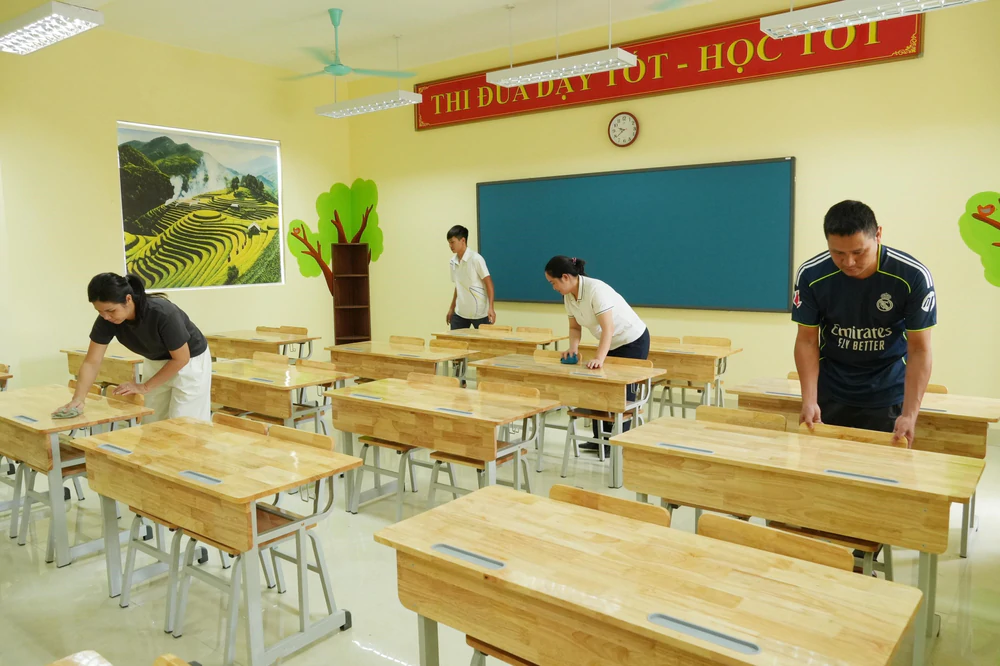 Những ngôi trường liên cấp mới gieo mầm tri thức nơi biên giới - Ảnh 13.