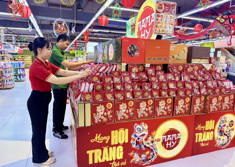 Thị trường bánh Trung thu vào cao điểm, ưu tiên sản phẩm giá vừa phải  - Ảnh 1.