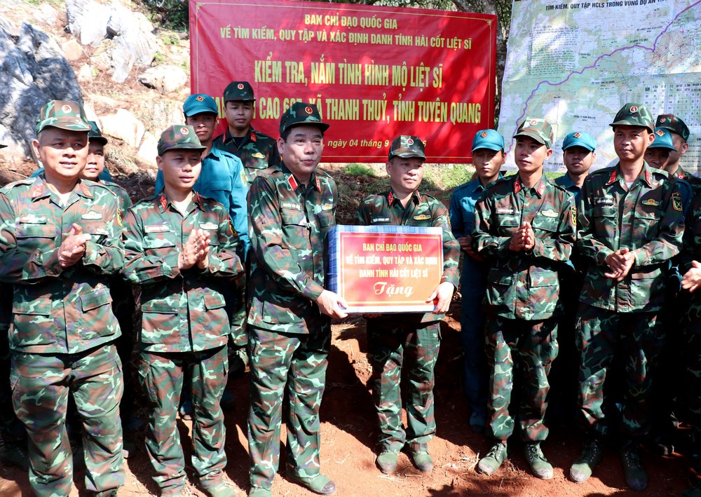 Tuyên Quang: Kiểm tra công tác tìm kiếm, quy tập hài cốt liệt sĩ tại điểm cao 685 - Ảnh 12.