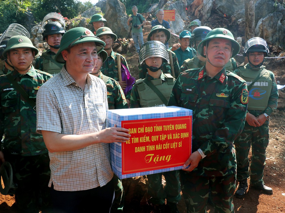 Tuyên Quang: Kiểm tra công tác tìm kiếm, quy tập hài cốt liệt sĩ tại điểm cao 685 - Ảnh 11.