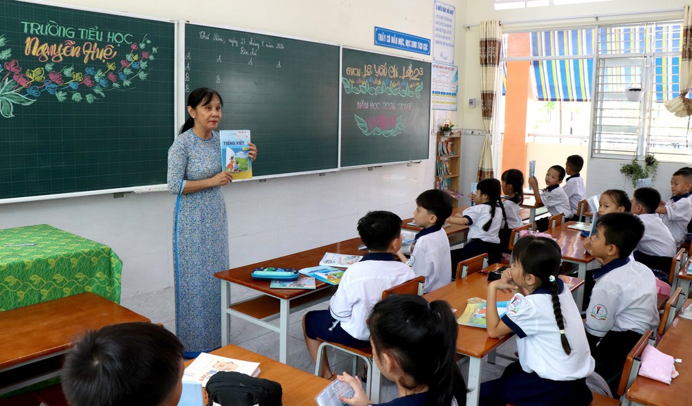 Cắt giảm các cuộc thi, hồ sơ, sổ sách, hội họp không cần thiết trong trường học - Ảnh 2.