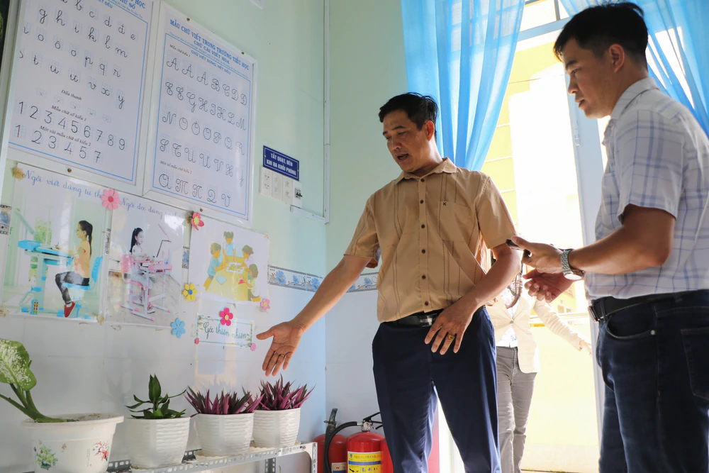 Cắt giảm các cuộc thi, hồ sơ, sổ sách, hội họp không cần thiết trong trường học - Ảnh 5.