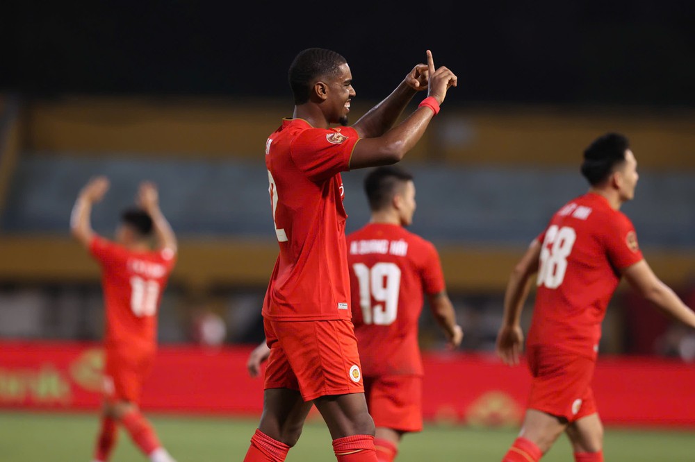 Kết quả V-League: Đình Bắc không ghi bàn, CAHN FC vẫn khởi đầu hoàn hảo - Ảnh 2.