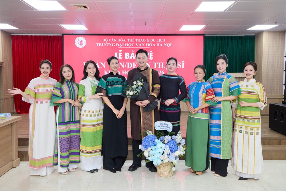MC Mạnh Khang bảo vệ đề án Thạc sĩ: Đưa thổ cẩm M'Nông bước lên giảng đường - Ảnh 8. MC Mạnh Khang bảo vệ đề án Thạc sĩ: Đưa thổ cẩm M'Nông bước lên giảng đường - Ảnh 8.