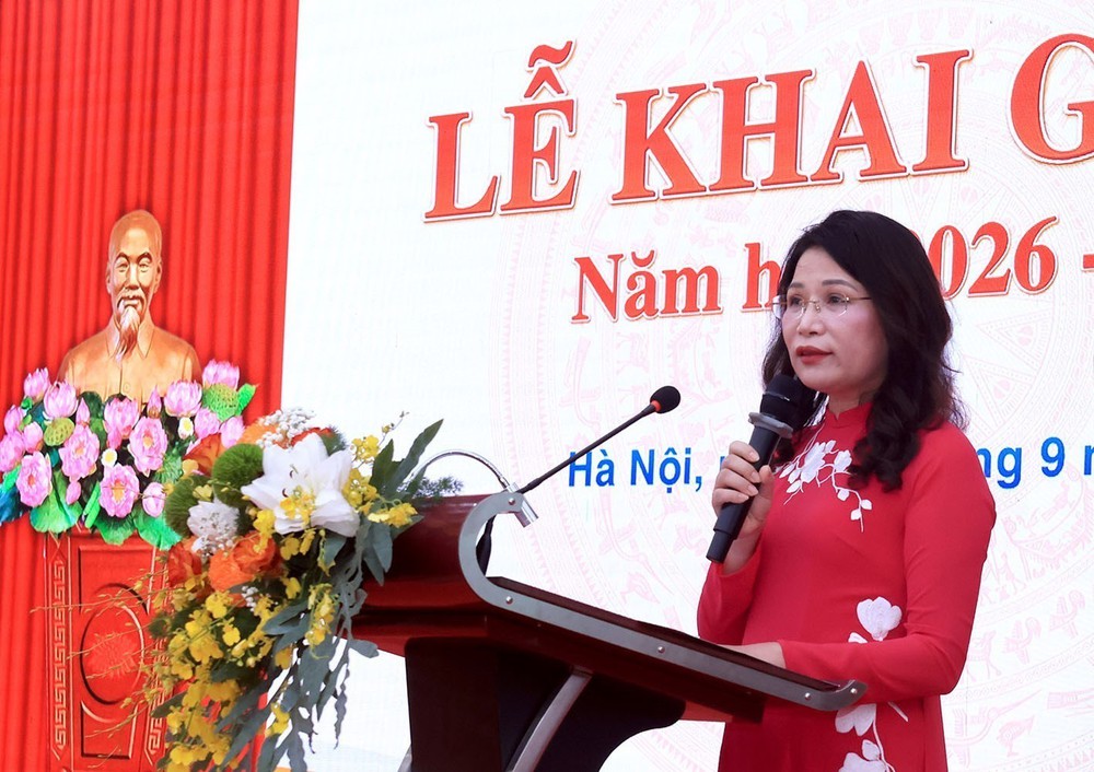 Bí thư Thành ủy Hà Nội dự Lễ khai giảng năm học mới tại Trường THCS Trần Duy Hưng - Ảnh 3. Bí thư Thành ủy Hà Nội dự Lễ khai giảng năm học mới tại Trường THCS Trần Duy Hưng - Ảnh 3.