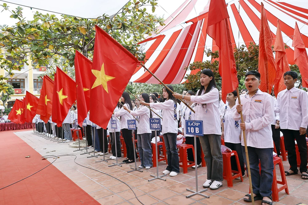 CẬP NHẬT: Thủ tướng dự Lễ khai giảng năm học mới tại Trường Phổ thông nội trú liên cấp Mường Khương - Ảnh 6. CẬP NHẬT: Thủ tướng dự Lễ khai giảng năm học mới tại Trường Phổ thông nội trú liên cấp Mường Khương - Ảnh 6.