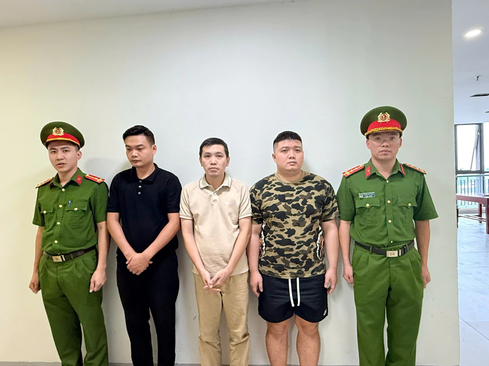 Triệu tập 3 đối tượng liên quan vụ xe cứu thương thu hơn 9 triệu đồng của gia đình bệnh nhân - Ảnh 1. Triệu tập 3 đối tượng liên quan vụ xe cứu thương thu hơn 9 triệu đồng của gia đình bệnh nhân - Ảnh 1.