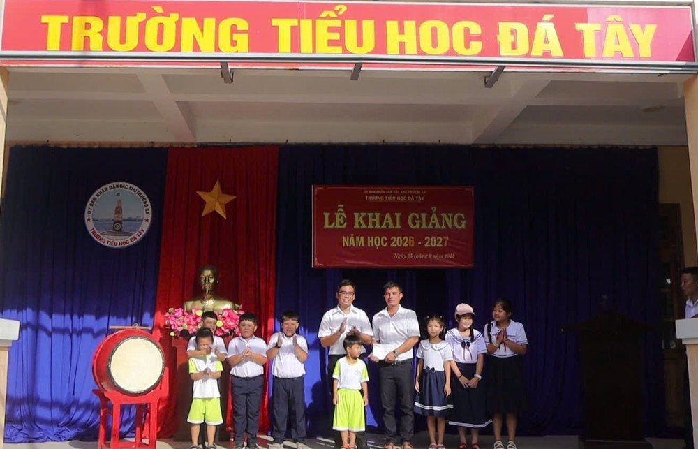 Đặc khu Trường Sa rộn ràng ngày khai giảng năm học mới - Ảnh 2. Đặc khu Trường Sa rộn ràng ngày khai giảng năm học mới - Ảnh 2.