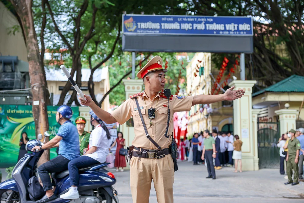 Hà Nội bảo đảm giao thông an toàn, thông suốt trong ngày khai giảng - Ảnh 2. Hà Nội bảo đảm giao thông an toàn, thông suốt trong ngày khai giảng - Ảnh 2.