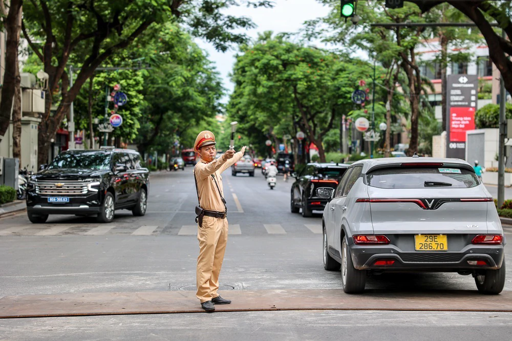 Hà Nội bảo đảm giao thông an toàn, thông suốt trong ngày khai giảng - Ảnh 3. Hà Nội bảo đảm giao thông an toàn, thông suốt trong ngày khai giảng - Ảnh 3.