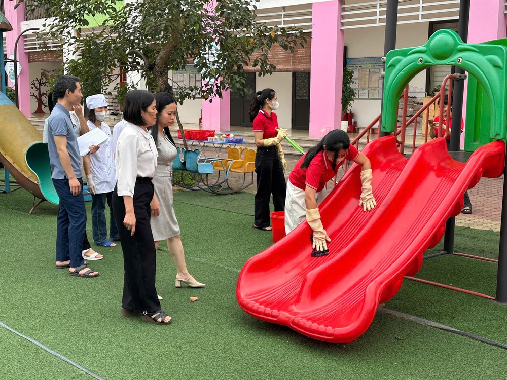 Tay chân miệng gia tăng, Bộ Y tế yêu cầu tăng cường phòng dịch tại trường học - Ảnh 2. Tay chân miệng gia tăng, Bộ Y tế yêu cầu tăng cường phòng dịch tại trường học - Ảnh 2.
