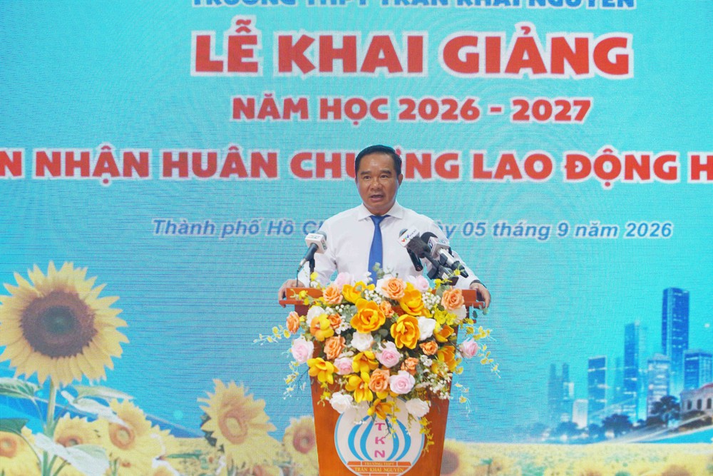 Khai giảng năm học mới 2026 - 2027: Rộn ràng niềm vui từ miền xuôi đến miền ngược - Ảnh 3.