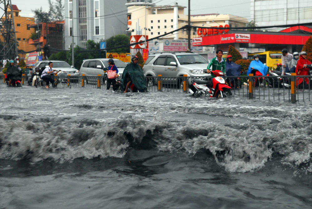 TP. Hồ Chí Minh đối mặt thời tiết bất thường khi El Niño mạnh lên - Ảnh 2. TP. Hồ Chí Minh đối mặt thời tiết bất thường khi El Niño mạnh lên - Ảnh 2.