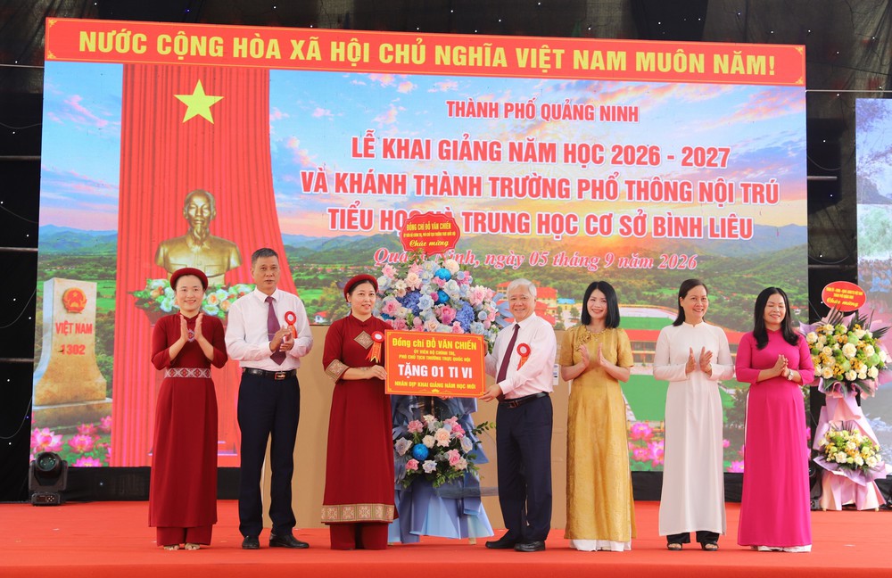 Khai giảng năm học mới 2026 - 2027: Rộn ràng niềm vui từ miền xuôi đến miền ngược - Ảnh 5.
