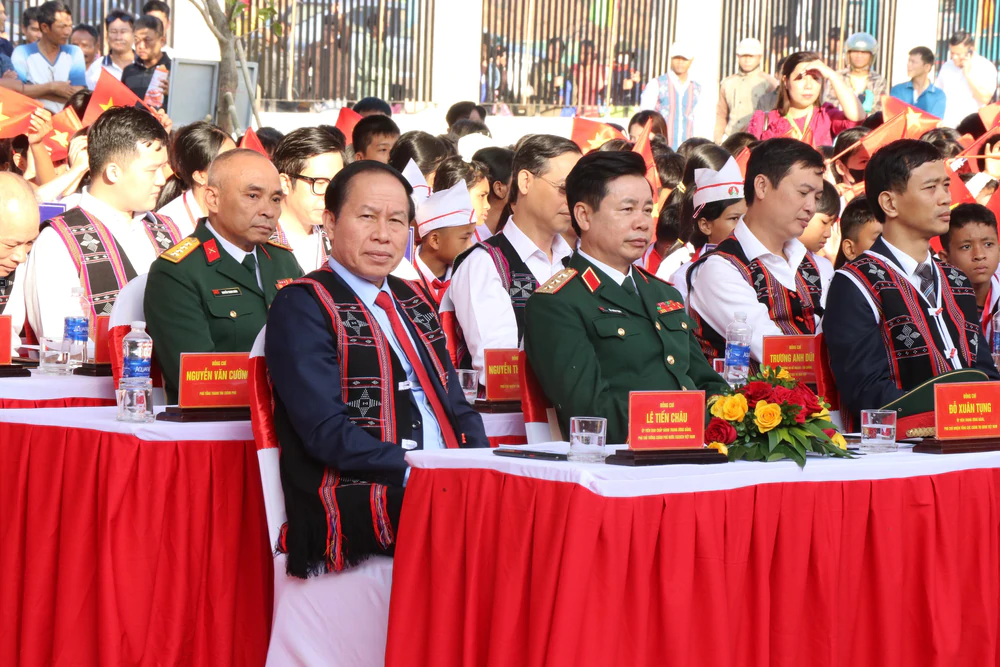 Thủ tướng dự Lễ khai giảng năm học mới tại Trường Phổ thông nội trú liên cấp Mường Khương - Ảnh 13. Thủ tướng dự Lễ khai giảng năm học mới tại Trường Phổ thông nội trú liên cấp Mường Khương - Ảnh 13.
