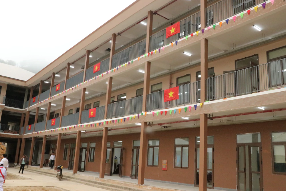 Thủ tướng dự Lễ khai giảng năm học mới tại Trường Phổ thông nội trú liên cấp Mường Khương - Ảnh 14. Thủ tướng dự Lễ khai giảng năm học mới tại Trường Phổ thông nội trú liên cấp Mường Khương - Ảnh 14.