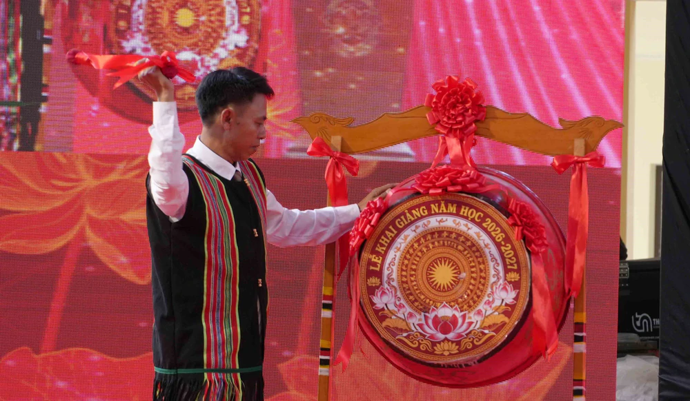 CẬP NHẬT: Thủ tướng dự Lễ khai giảng năm học mới tại Trường Phổ thông nội trú liên cấp Mường Khương - Ảnh 13. CẬP NHẬT: Thủ tướng dự Lễ khai giảng năm học mới tại Trường Phổ thông nội trú liên cấp Mường Khương - Ảnh 13.