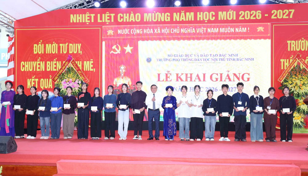 CẬP NHẬT: Thủ tướng dự Lễ khai giảng năm học mới tại Trường Phổ thông nội trú liên cấp Mường Khương - Ảnh 8. CẬP NHẬT: Thủ tướng dự Lễ khai giảng năm học mới tại Trường Phổ thông nội trú liên cấp Mường Khương - Ảnh 8.