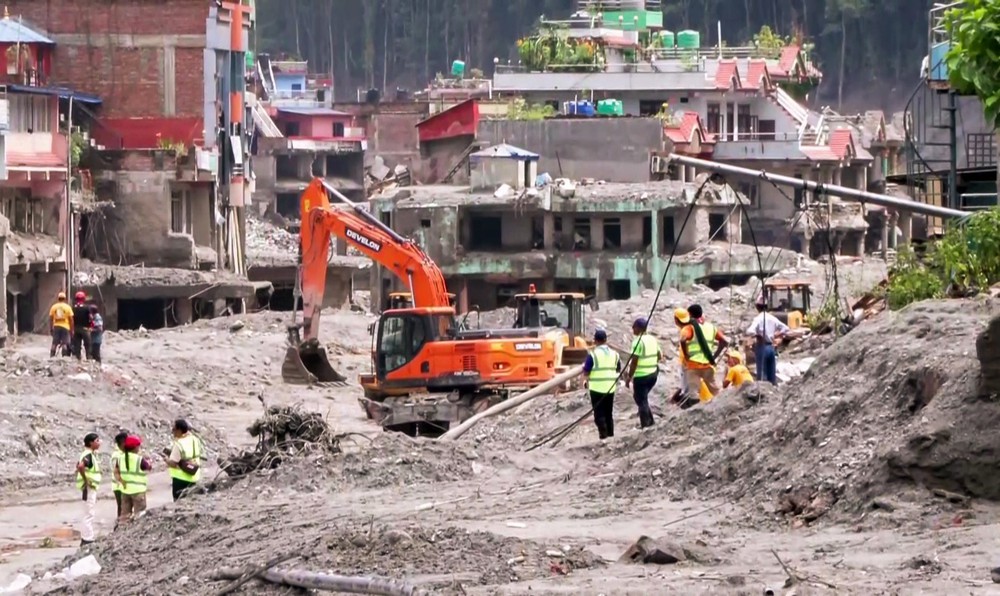 Lũ quét lại Nepal và Trung Quốc: Đẩy mạnh công tác nhận dạng nạn nhân, đánh giá thiệt hại và phục hồi hạ tầng thiết yếu - Ảnh 1.
