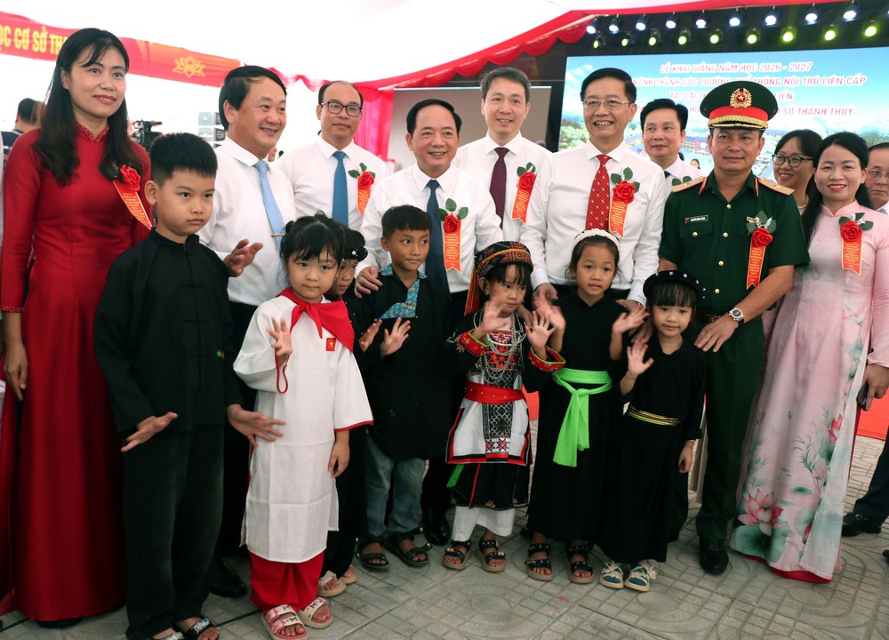 Khai giảng năm học mới 2026 - 2027: Rộn ràng niềm vui từ miền xuôi đến miền ngược - Ảnh 1.