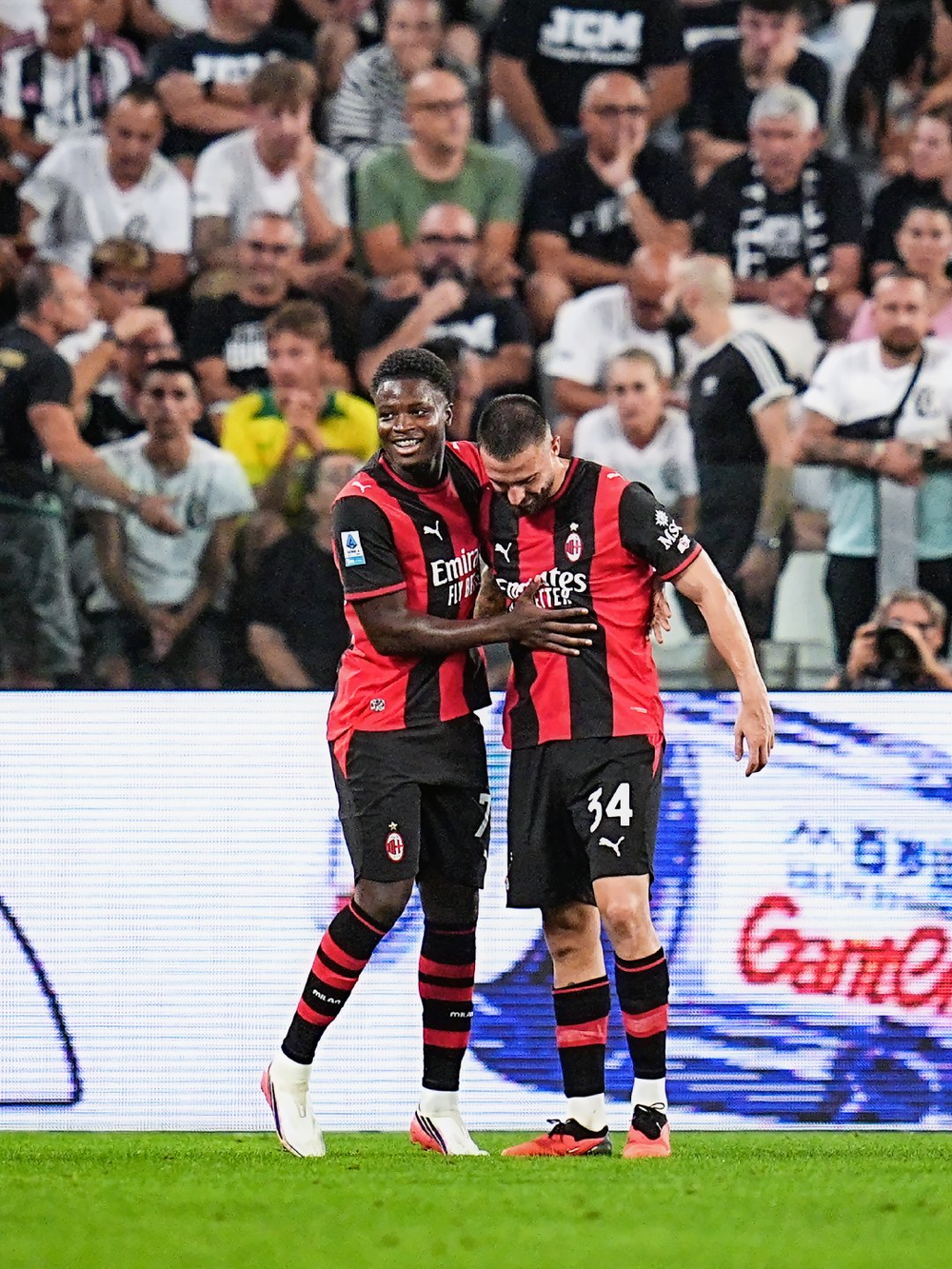 Kết quả bóng đá: AC Milan đánh rơi chiến thắng trước Juventus ở phút 90+2 - Ảnh 2. Kết quả bóng đá: AC Milan đánh rơi chiến thắng trước Juventus ở phút 90+2 - Ảnh 2.