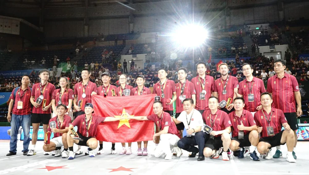 Đội tuyển pickleball Việt Nam không thể gây bất ngờ trước Mỹ ở chung kết World Cup 2026 - Ảnh 2. Đội tuyển pickleball Việt Nam không thể gây bất ngờ trước Mỹ ở chung kết World Cup 2026 - Ảnh 2.